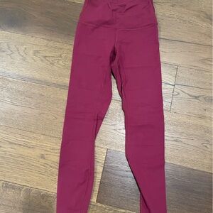 Lululemon wonder under red